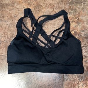 Victoria’s Secret strappy sports bra •